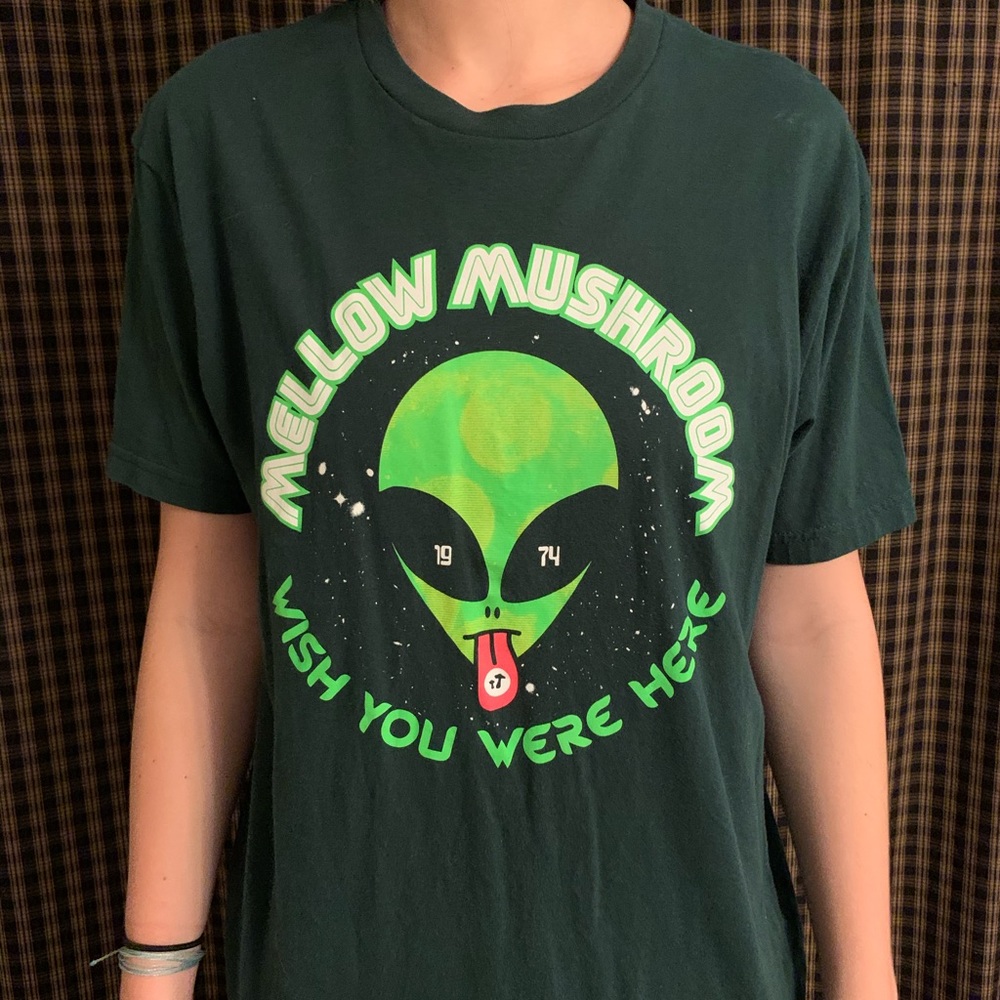 Vintage mellow mushroom 1974 shirt!